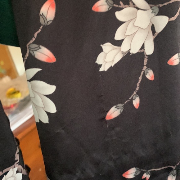 Floral Wrap/Scarf - Picture 10 of 10